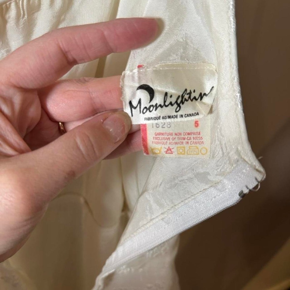 1980's to 1990's era Vintage Made in Canada White lace dress with floral - Picture 6 of 7